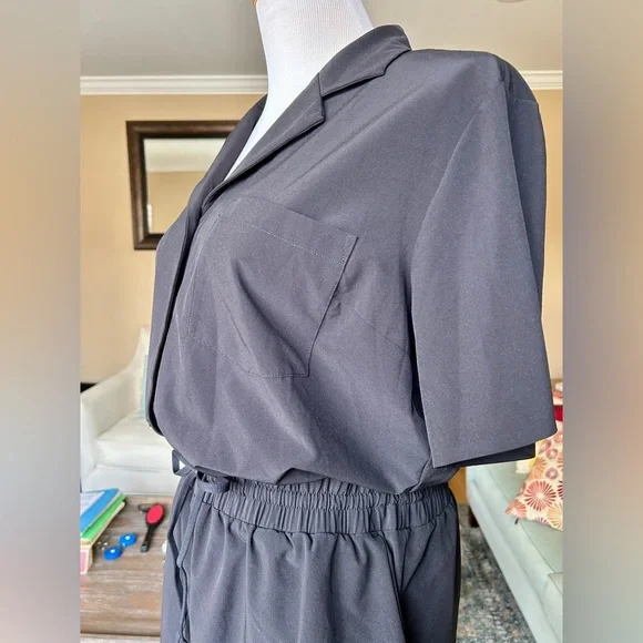 Athleta Avenue Romper in Black Size M Travel Ready Wrinkle Resistant - Picture 5 of 9